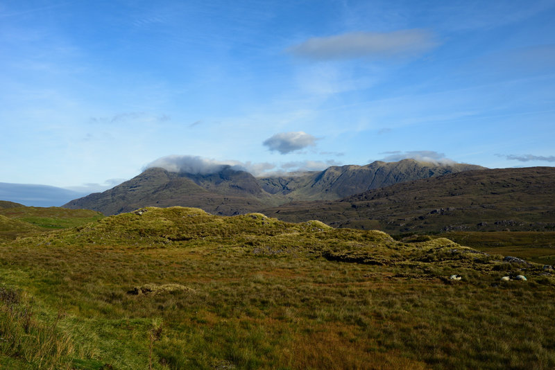 Hinter der vorderen Kuppe liegt Killary Harbour